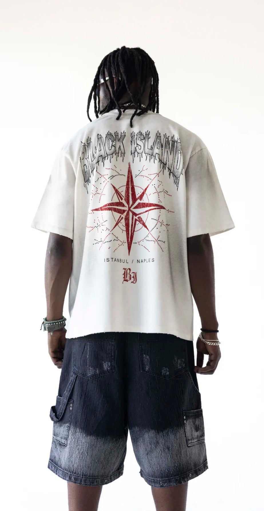 COMPASS GRAPHIC WHITE TEE BLACK ISLAND