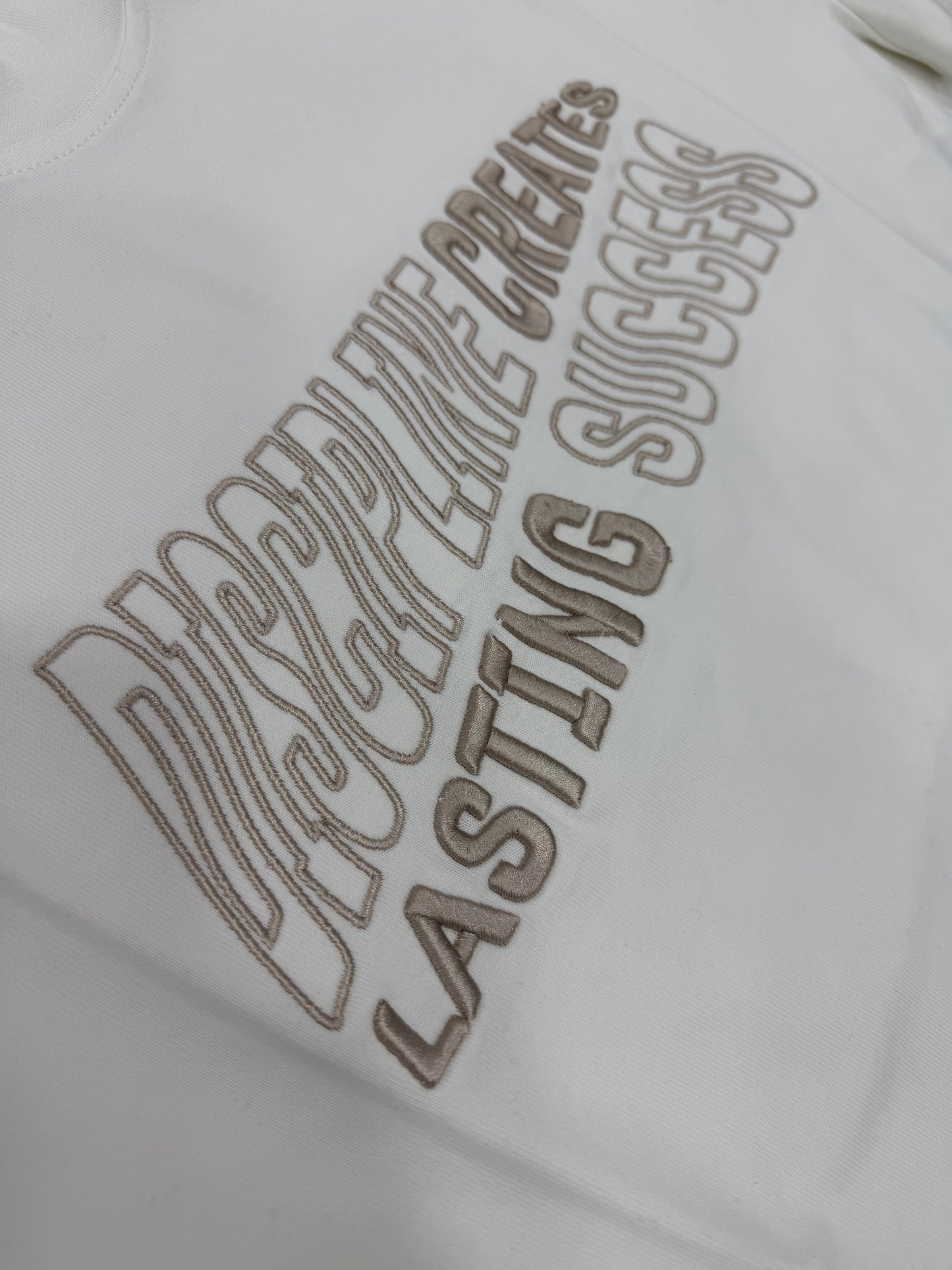 WHITE TEE DISCIPLINE 7009