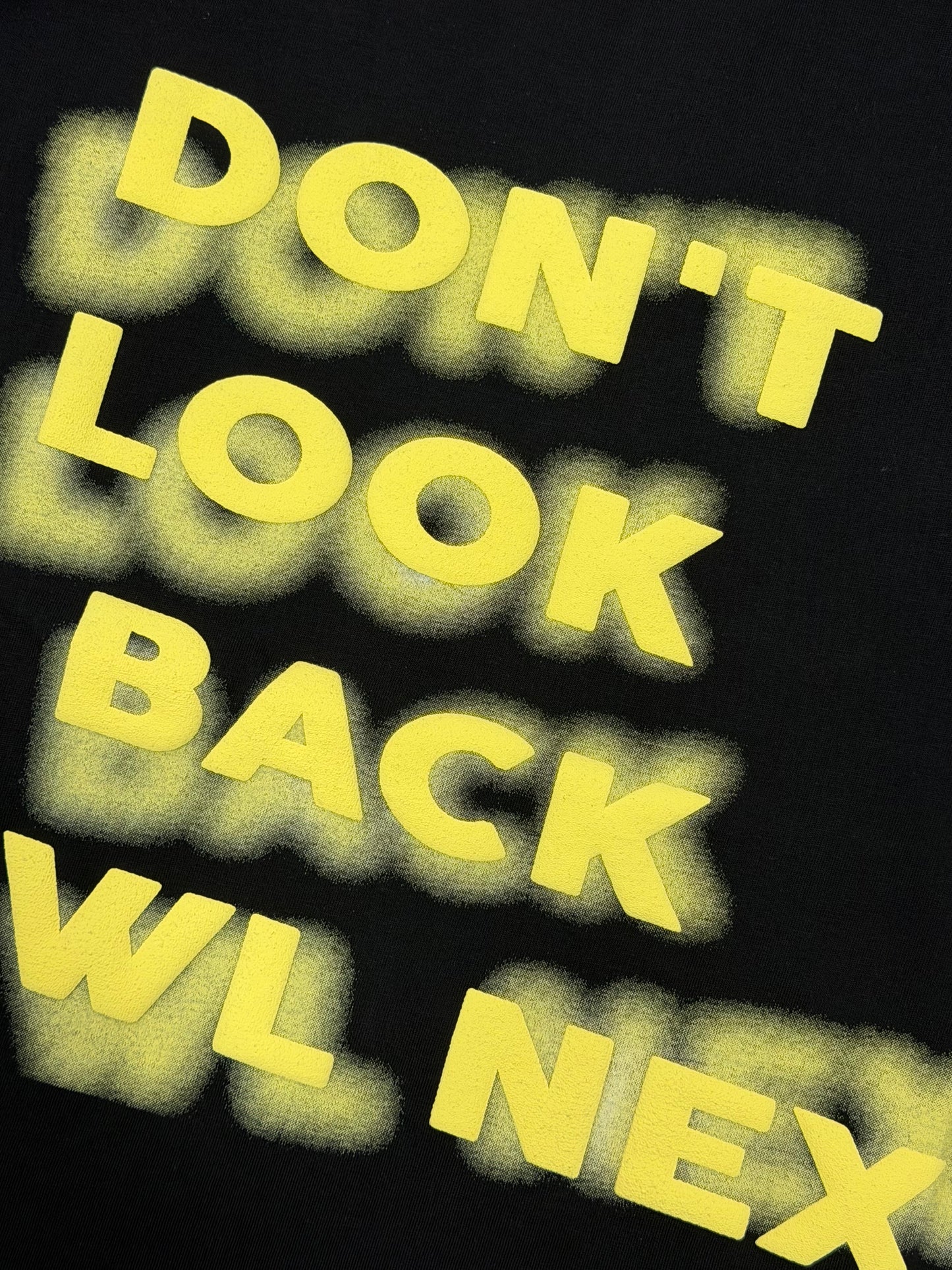 BLACK TEE LOOK BACK 5060