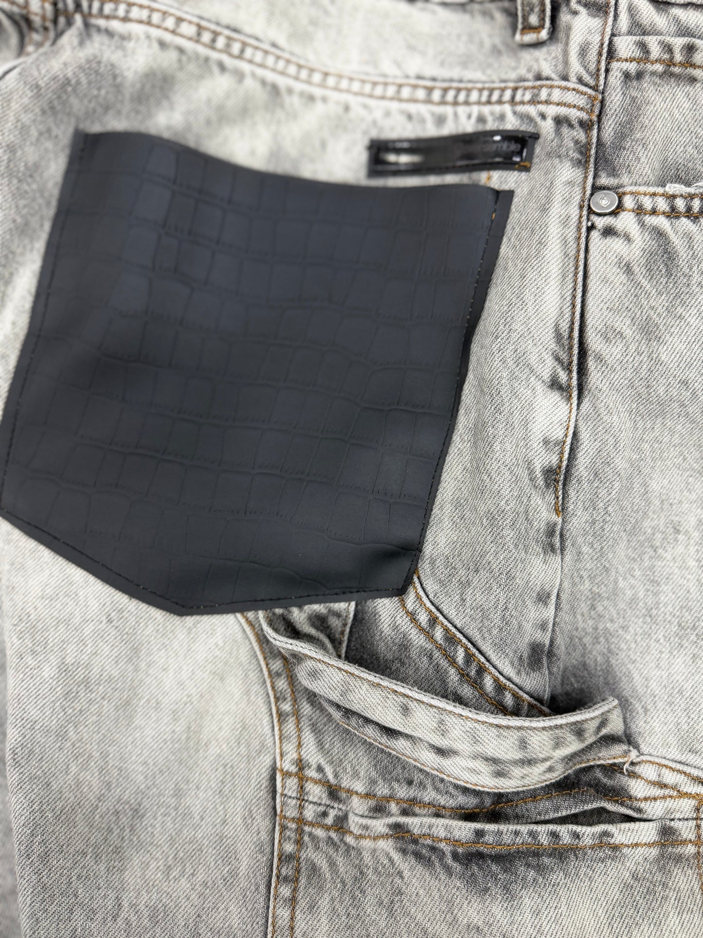 ACID WASH CARGO SHORTS 390