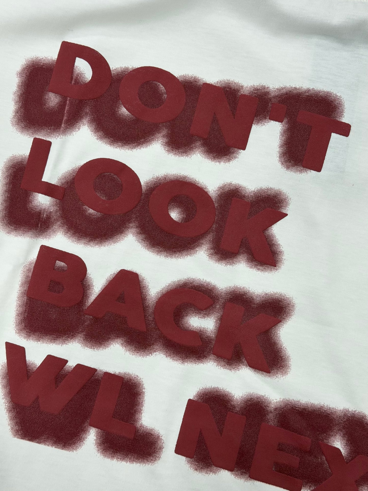 WHITE TEE LOOK BACK 5060