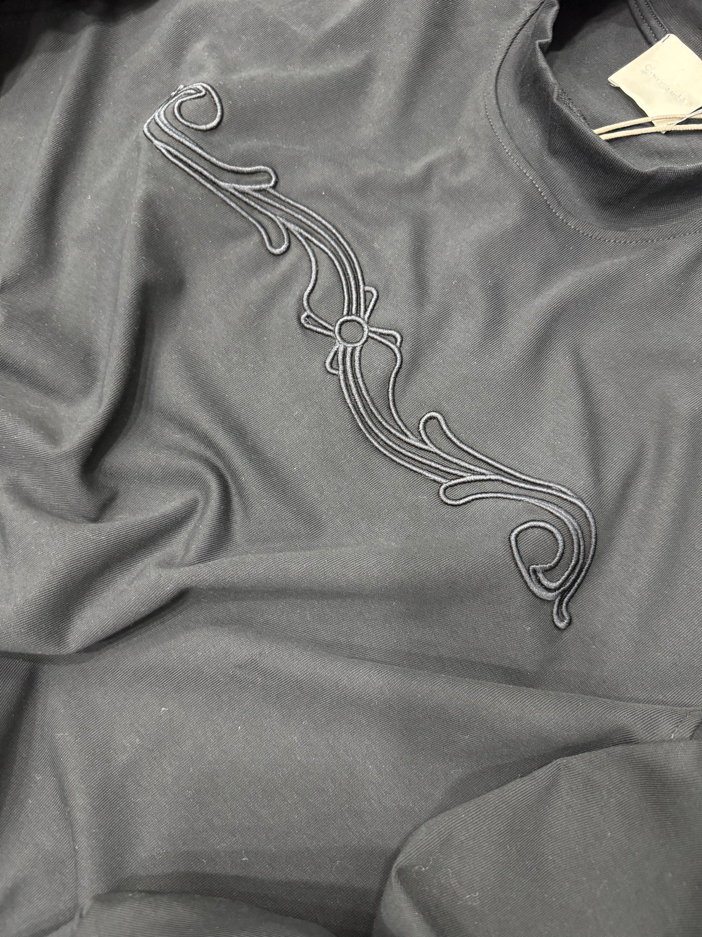 ORNEMENT LONGSLEEVE BLACK