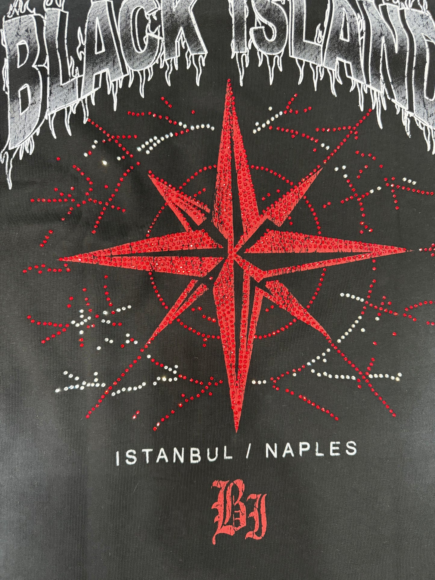 COMPASS GRAPHIC BLACK TEE BLACK ISLAND