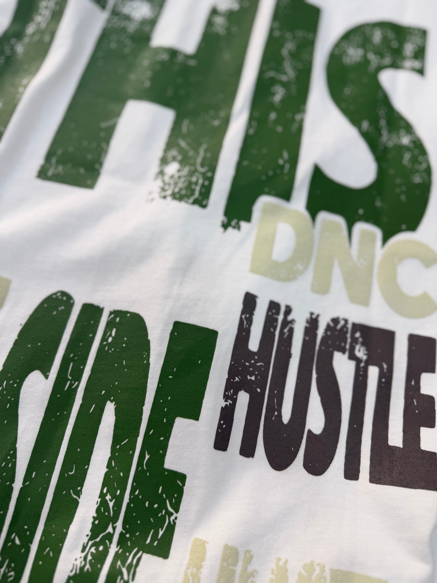 HUSTLE MIMETIC SLEEVE WHITE TEE 1010
