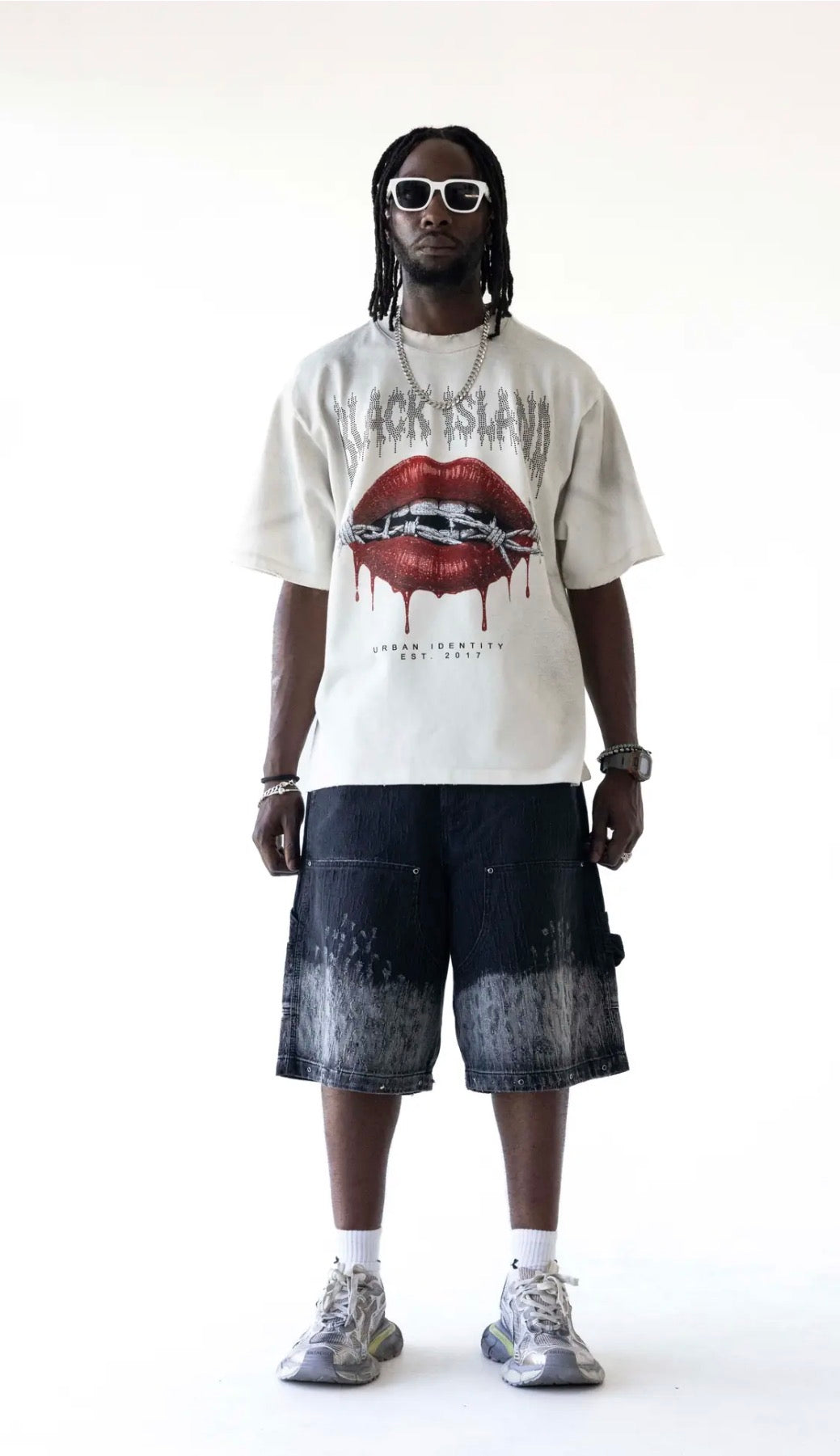 COMPASS GRAPHIC WHITE TEE BLACK ISLAND