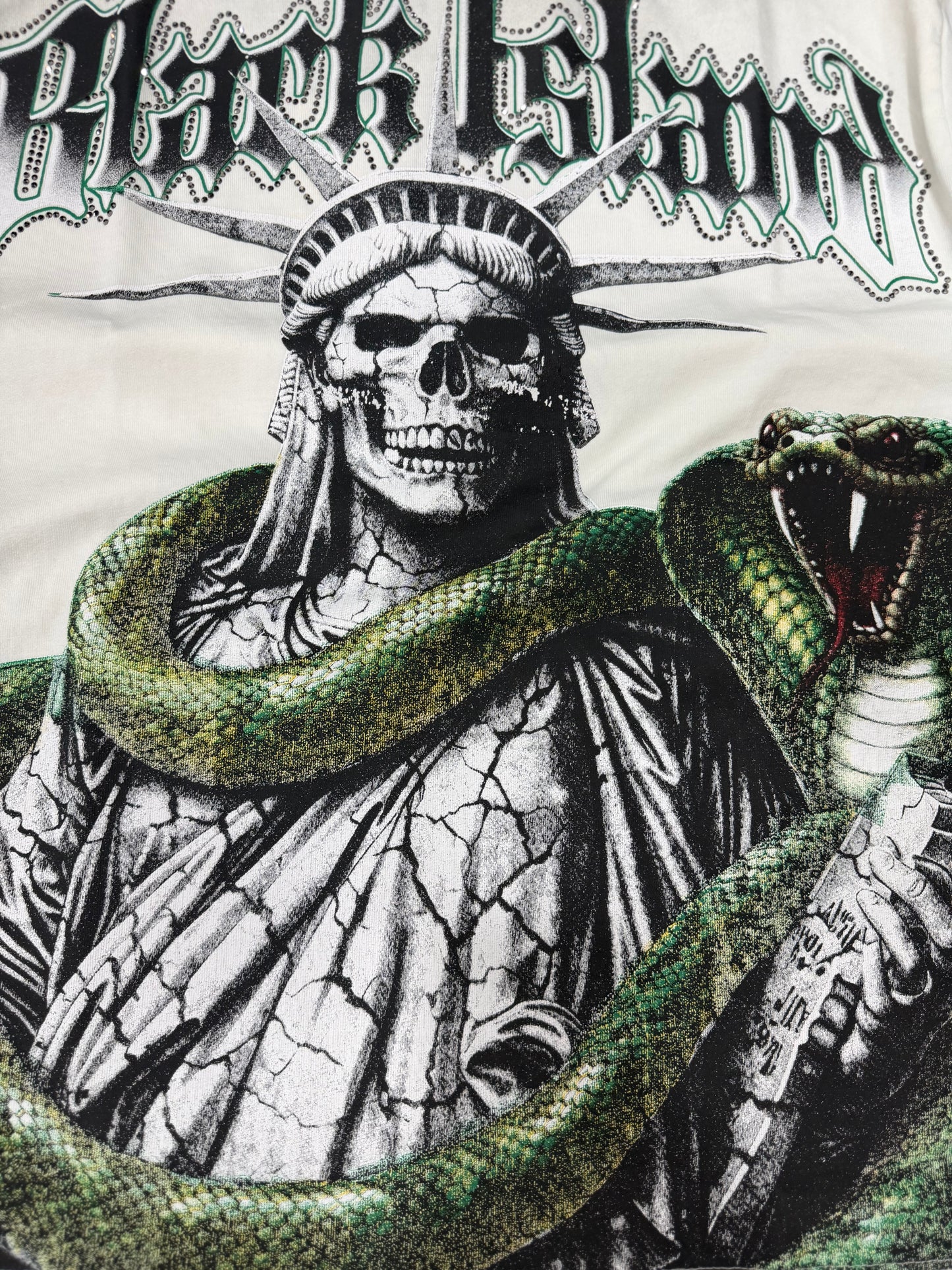 STATUE SNAKE OFF-WHITE TEE BLACK ISLAND 2032