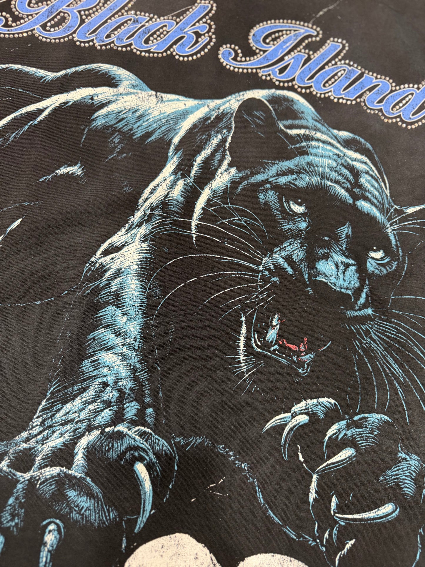 BLACK PANTHER GRAPHIC SLEEVELESS TANK TOP BLACK ISLAND