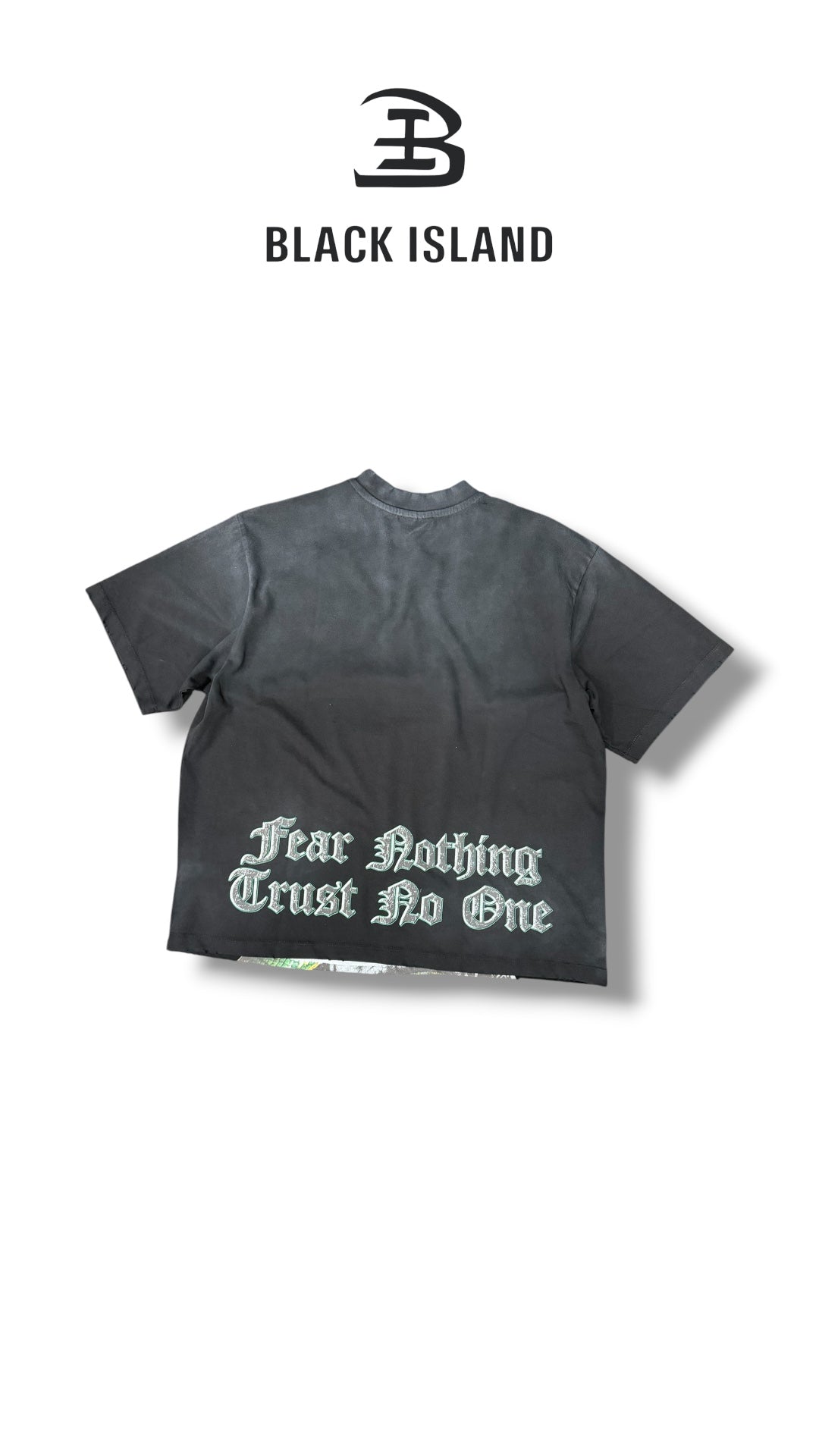 STATUE SNAKE BLACK TEE BLACK ISLAND 2032