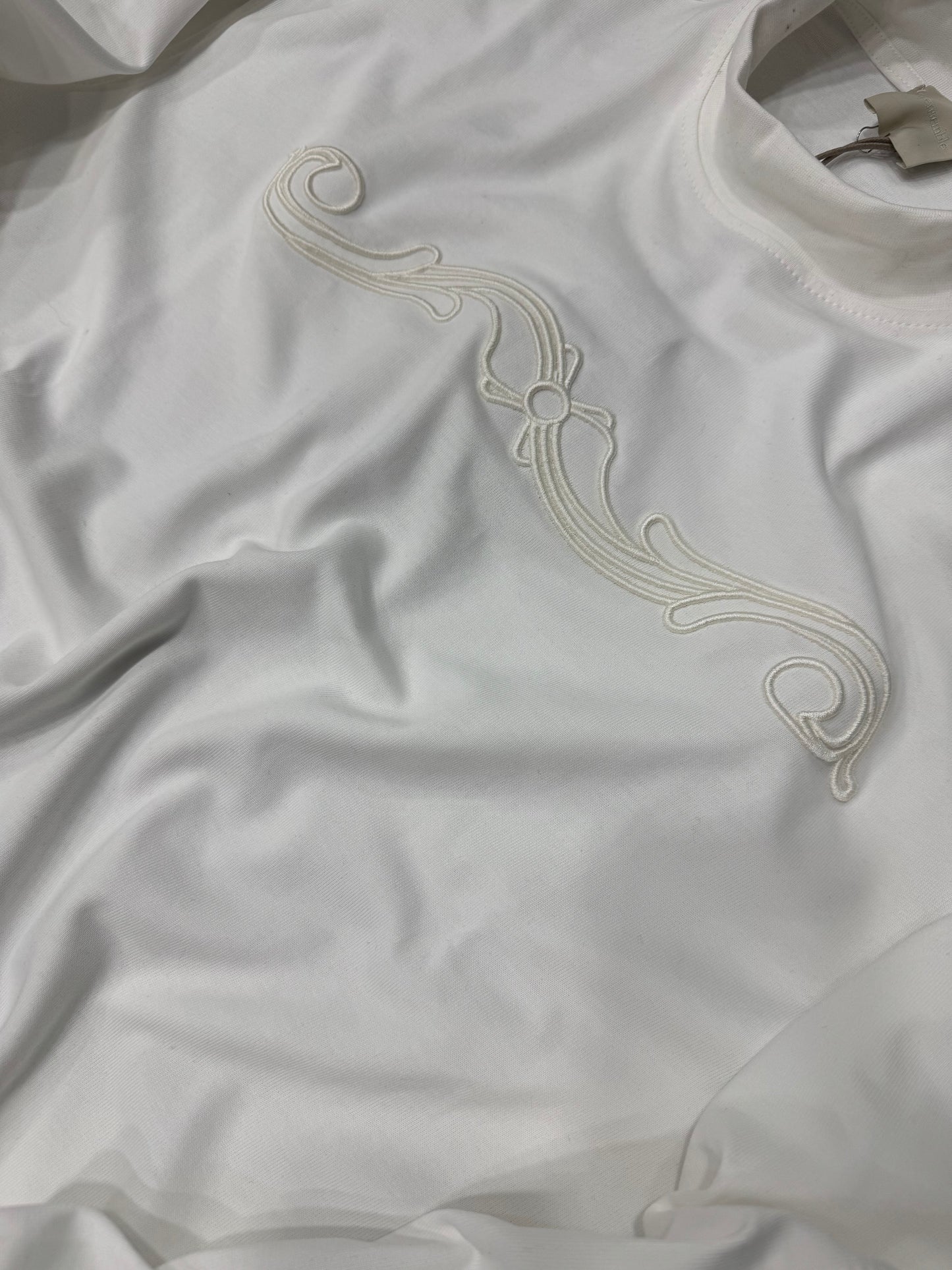 ORNEMENT LONGSLEEVE WHITE