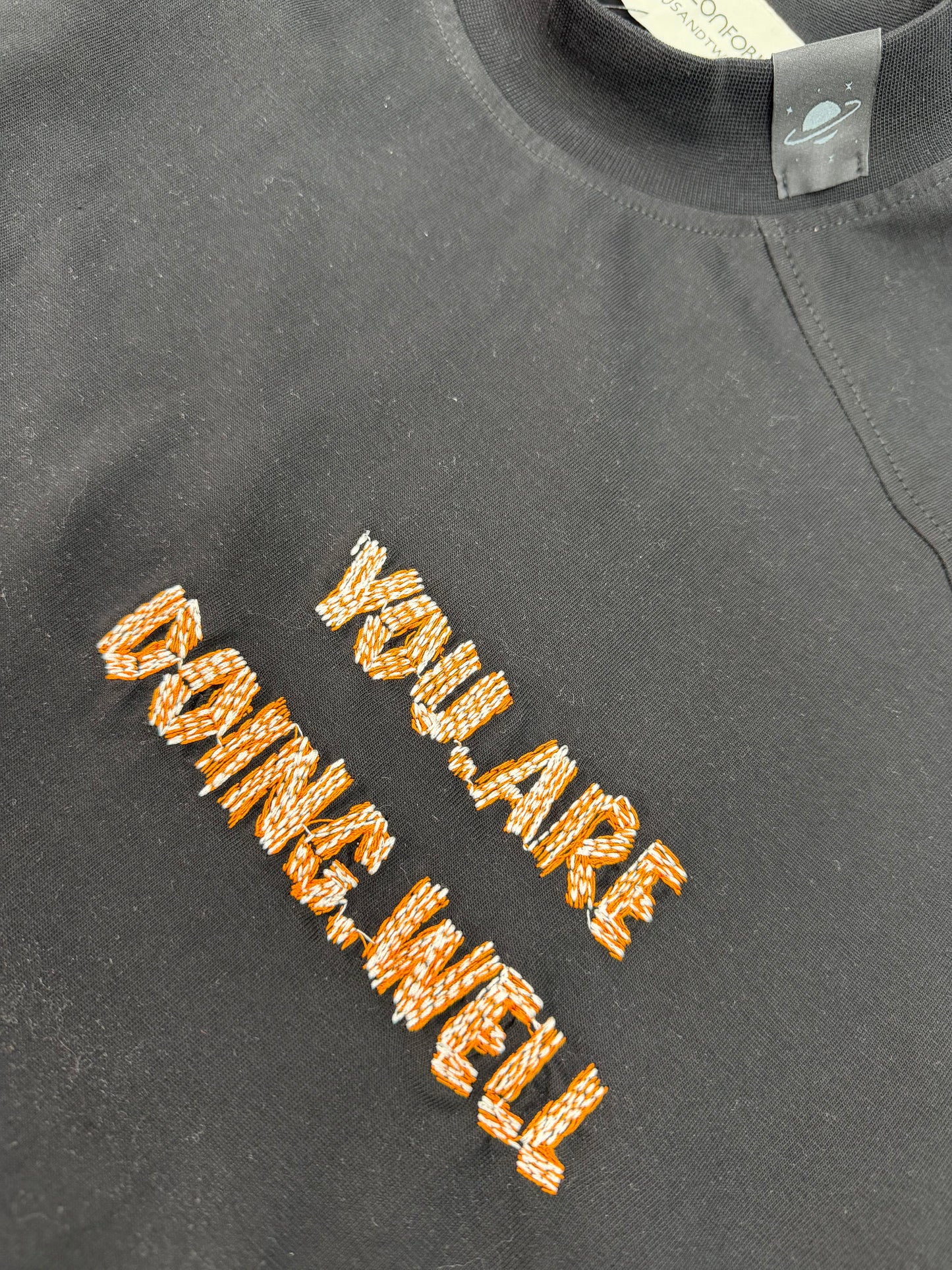 TEE BLACK HATCH EMBROIDERY 5090