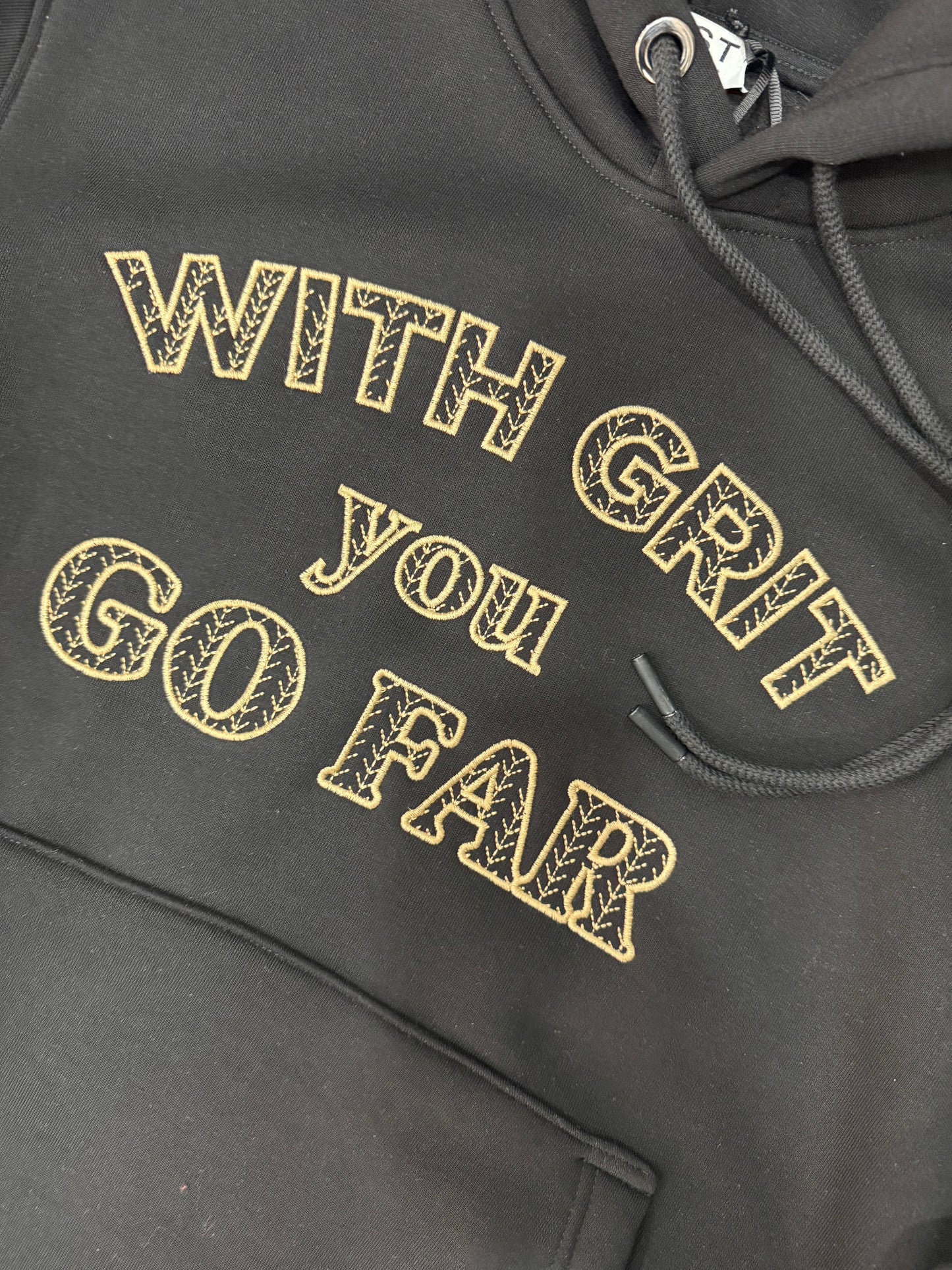 HOODIE WITH GRIT YOU GO FAR BLACK